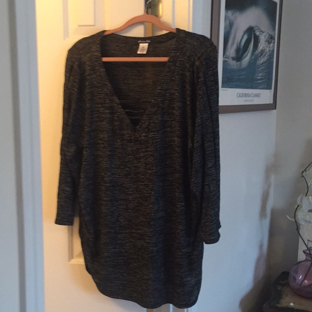 Low cut V neck. Size 2X